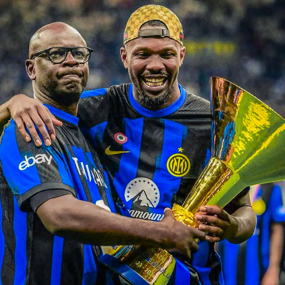 😍🏆 Lilian Thuram holding the Serie A title with his son Marcus! 💙🖤 #Inter