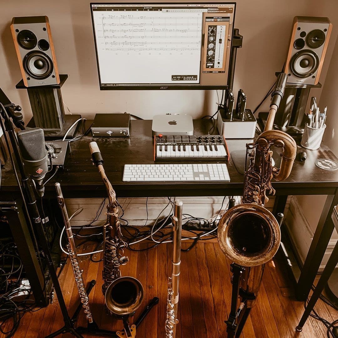 What are your top tips for recording and mixing wind instruments? 🎷🎺

📸 @burkesworks

#UniversalAudio #UAapollo #UAsatellite #recording