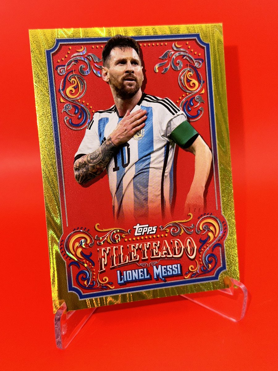 Lionel Messi - ‘Fileteado Yellow Tango /150’ • Topps Argentina Fileteado 2023 #messi #goat #argentina #fifa #WorldCup2023 #soccercards #thehobby #cardcollection #fileteado #yellowtango