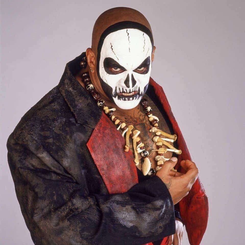 The 1997 version of Papa Shango. Charles Wright returned to the federation that year and the plan was to revive the gimmick with a few alterations, however that plan was scrapped and he became Kama Mustafa in the Nation of Domination. 💀 #WWF #WWE #CharlesWright #PapaShango