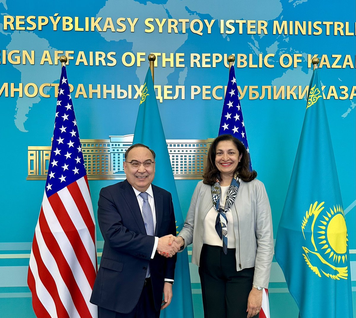 Assistant to the 🇰🇿President @ErzhanKazykhan and 🇺🇸Under Secretary @UnderSecStateJ reconnected in Astana to discuss continued progress in promoting the democratic agenda at the Third meeting of 🇰🇿-🇺🇸 High-level Dialogue on Human Rights and Democratic Reforms.