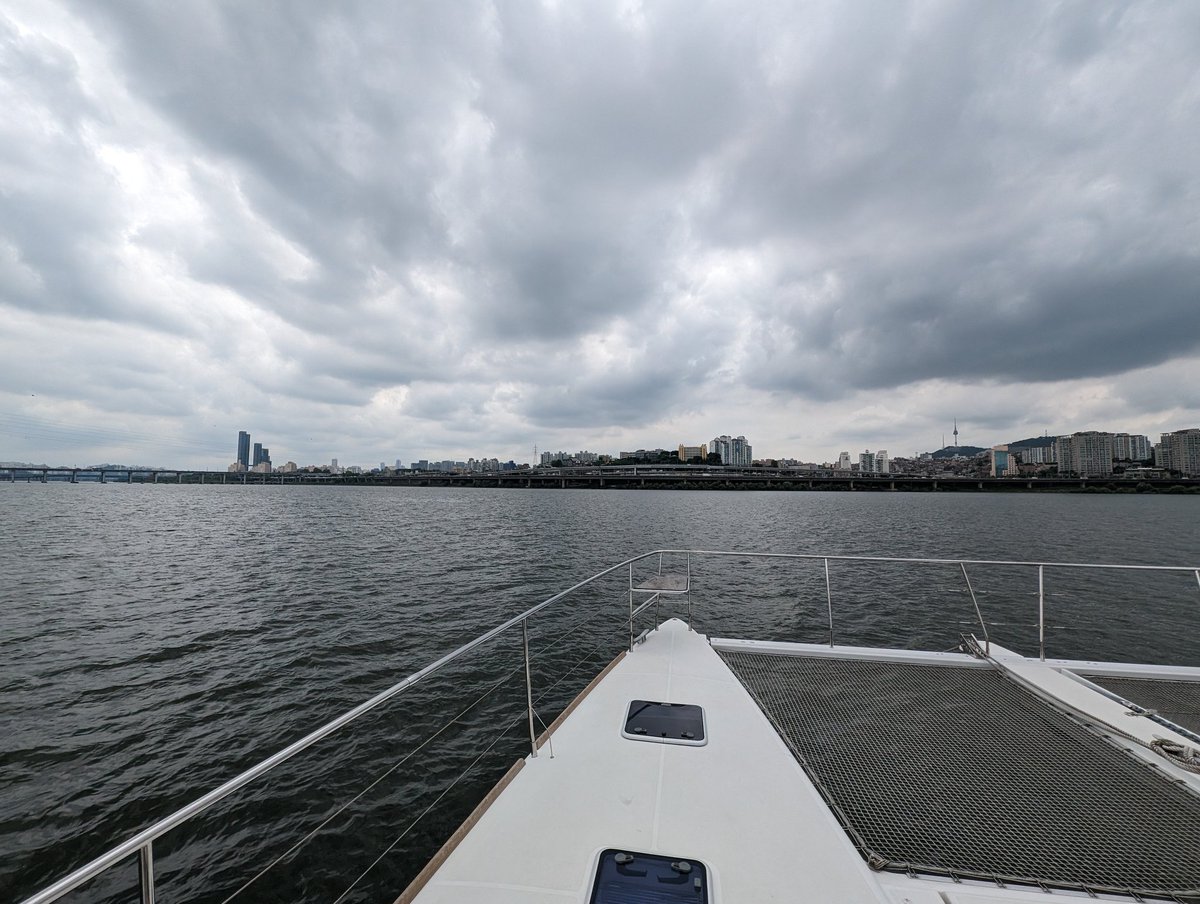 cocoswine's tweet photo. 漢江(ハンガン)をクルージング中🛥️
#カリフォルニアワインを楽しもう #Calwines https://t.co/TR9eb02igt