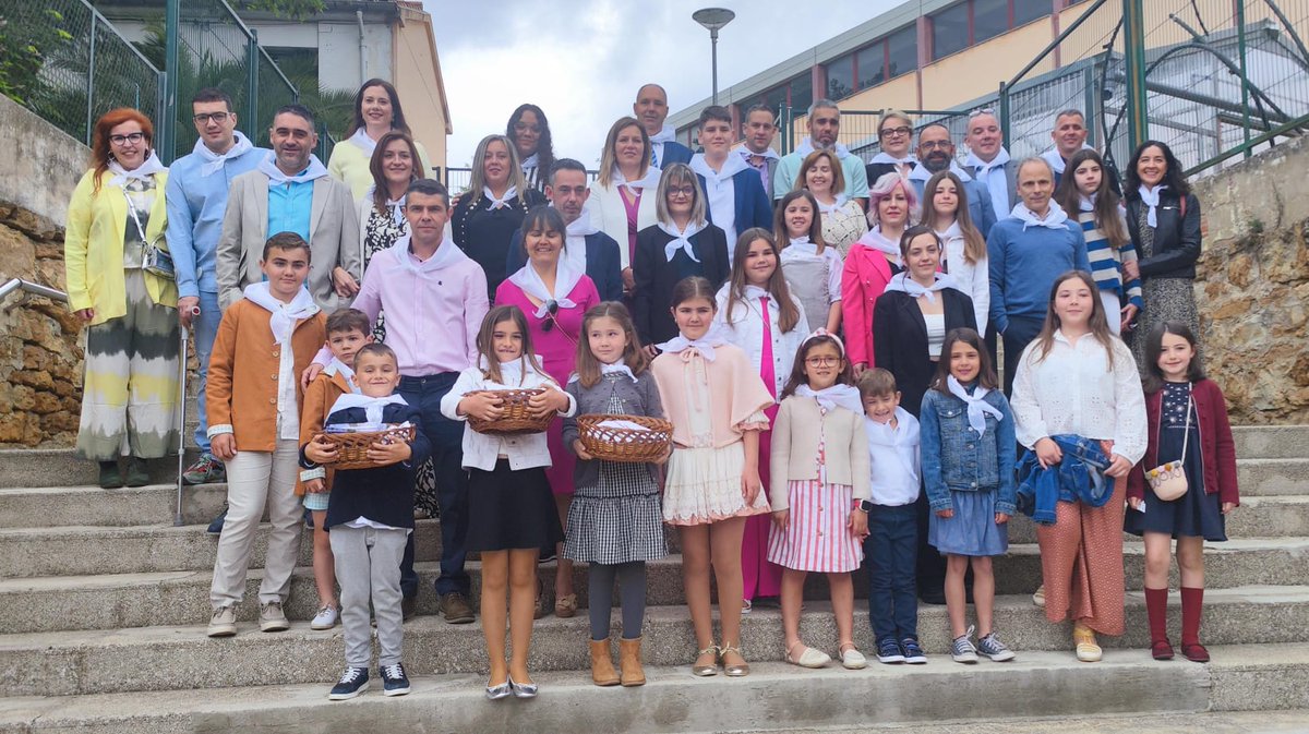 🥰 A #Benassal estem celebrant la festivitat de Sant Cristòfol.

📸 Ací us deixem unes quantes fotos d'ahir, de la missa major en honor al Sant, la benedicció de vehicles i el repartiment de banderins

Hui, 20 de maig, té lloc la Romeria de Sant Cristòfol 🔝

Us esperem! 🤩