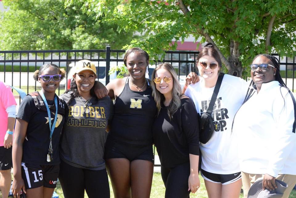 We are so proud of our girl <a href="/DeyannaDouglas/">deyanna💛</a> 💛🖤