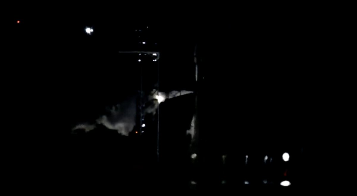 The so-called 'big vent' is underway as the feed lines are being chilled at the pad prior to second stage liquid oxygen loading on the Falcon 9 rocket. Liftoff remains set for 8:53 pm EDT (0053 UTC). Watch live: youtube.com/watch?v=77lYUQ…