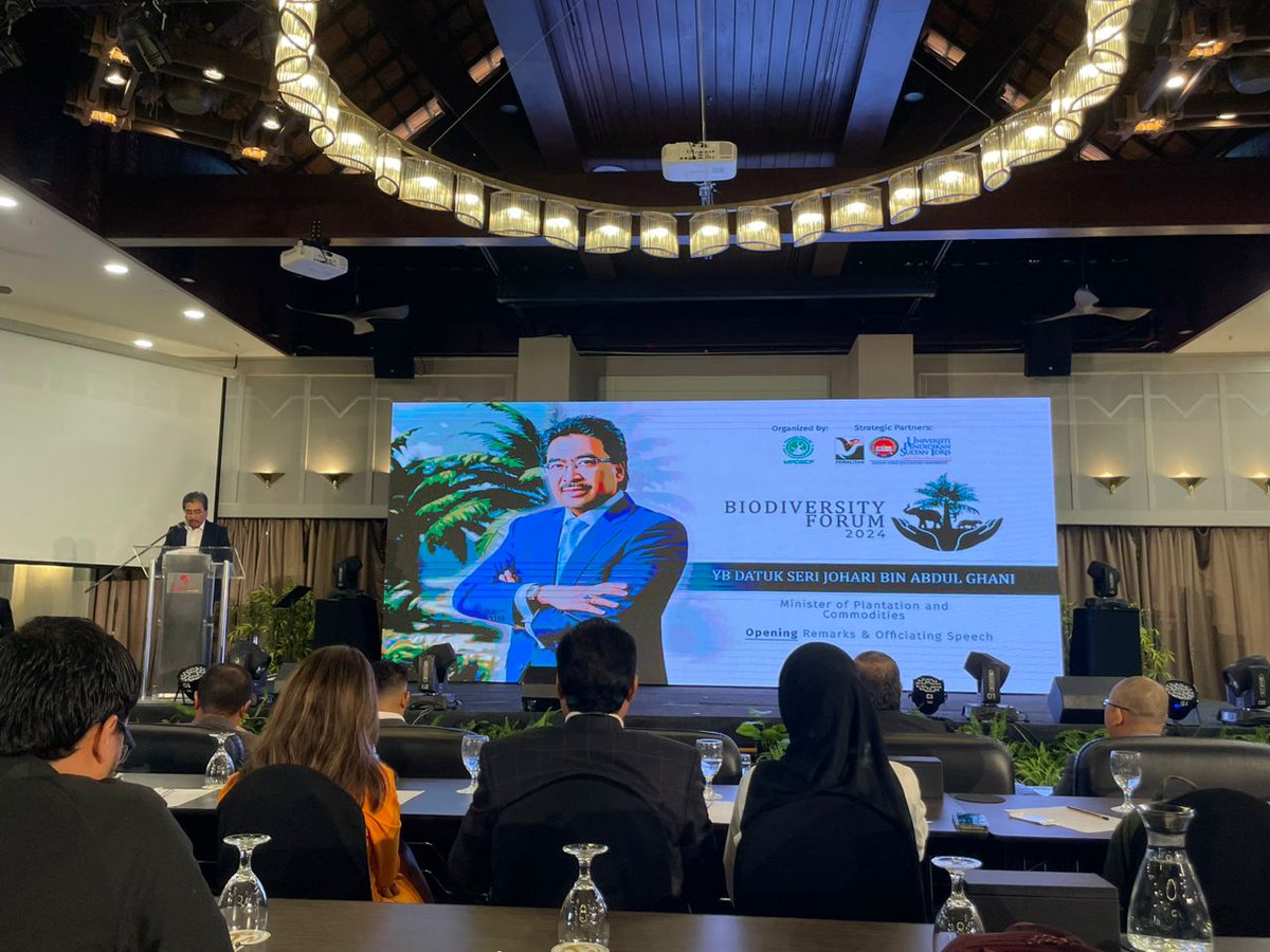 Thanks to YB Datuk Seri Johari Abdul Ghani, Minister of Plantation and Commodities,Malaysia,for the inspiring opening remarks. 🙌 Let's continue working together to protect our planet's precious ecosystems! #BiodiversityForum #Conservation #Sustainability #ProtectOurPlanet 🌟🌏🌱