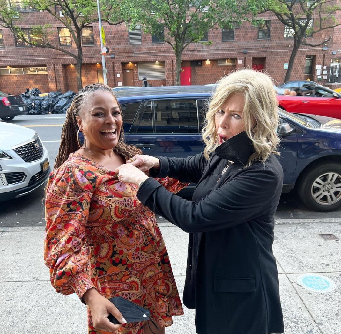 Biggest hugs to the bestest BIRTHDAY KWEEN #KimFields 🎂🎊💐👑Love you to pieces and beyond my wonderful friend!! Hope your day is as special as you are!! ❤️#May12th #birthdaykween #kween #HBD #taurus #theupshaws #legend #icon #tvlegend #factsoflife #livingsingle #rhoa #netflix