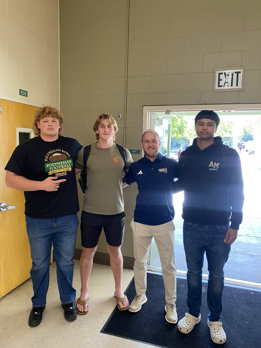 Thank you @CoachRobNAU for coming out to Mitty this past week to talk with us. It was great to finally meet you and talk about Northern Arizona Football! Can’t wait to stay in contact! @NAU_Football @CoachMikeHillSF @MittyHSfootball @Tha_CoachK @DWisePreps