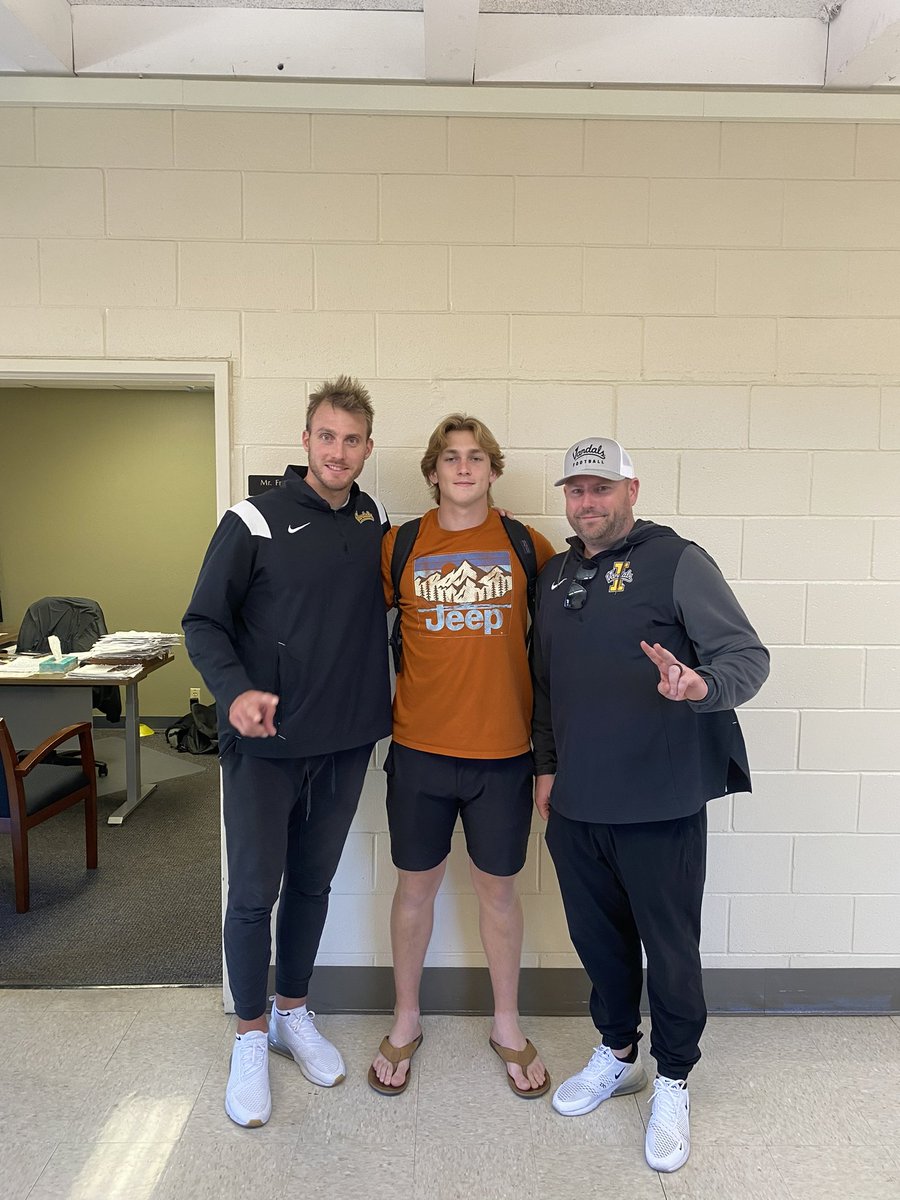 Thank you @Coach_CBooth and @Coach_Sutt for coming out to Mitty this past week to talk with us. It was great to finally meet you guys and talk about Idaho Football! Can’t wait to stay in contact! @VandalFootball @CoachDtjackson @CoachMikeHillSF @Tha_CoachK @MittyHSfootball