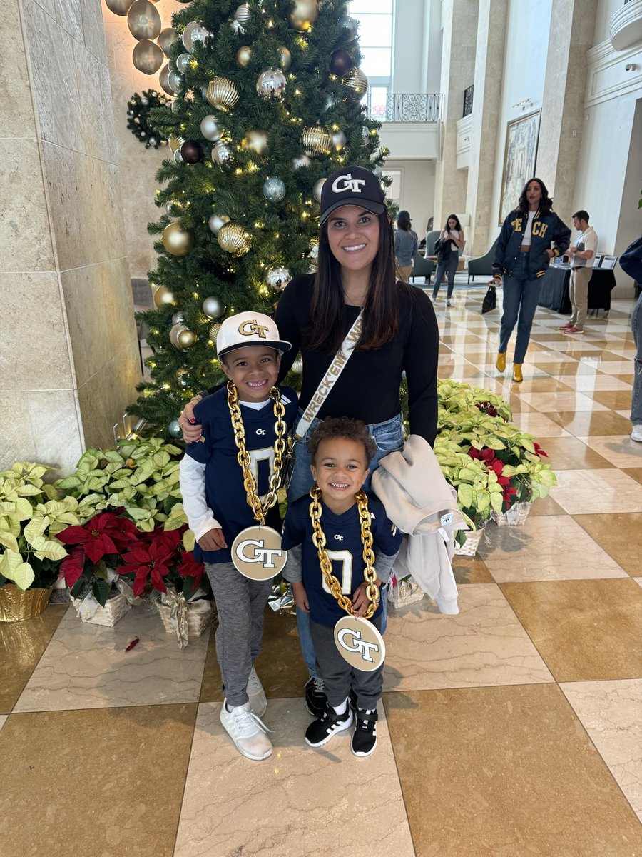 Mom
Momma
Bro
Bruh

Happy Mother’s Day! Thanks for all you do! We’re lucky to have you. 🫶🏽❤️