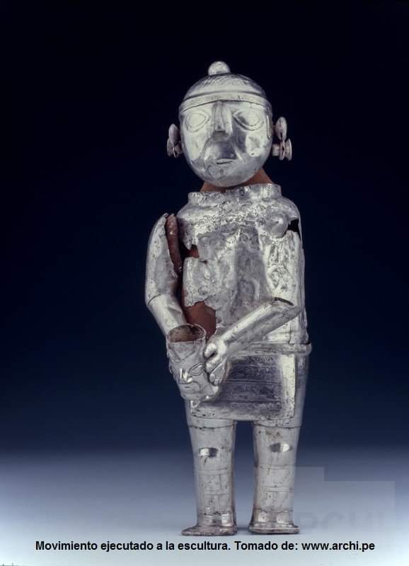 Escultura antropomorfa de 22.10 centímetros de alto, de madera trabajada mediante la talla, el enchapado es con plata laminada, embutida y repujada.
Lo impresionante es la articulación de cabeza y brazos.
Fabricada por orfebres de la cultura Chimú hace 600 años

Tierra de Chullos