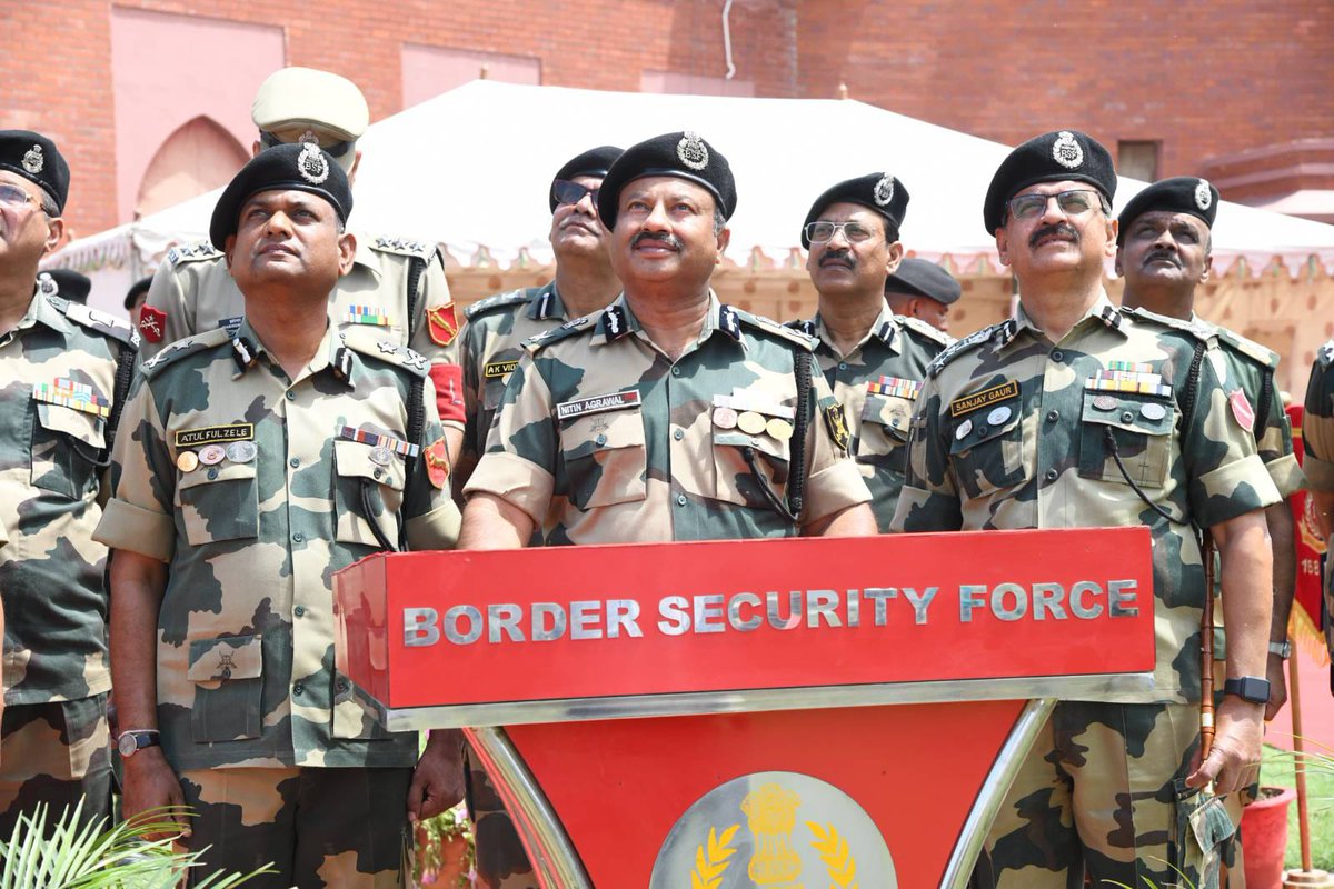 Defining moments at Attari! The tallest BSF flag waves at 350 feet in the presence of dignitaries. A proud day for India! #BSF #NationalSecurity #Tallest_BSF_Flag #DG_BSF #NitinAgrawal #Attari #Bagah #Punjab #मातृ_दिवस #धरती_को_स्वर्ग_बनाना_है