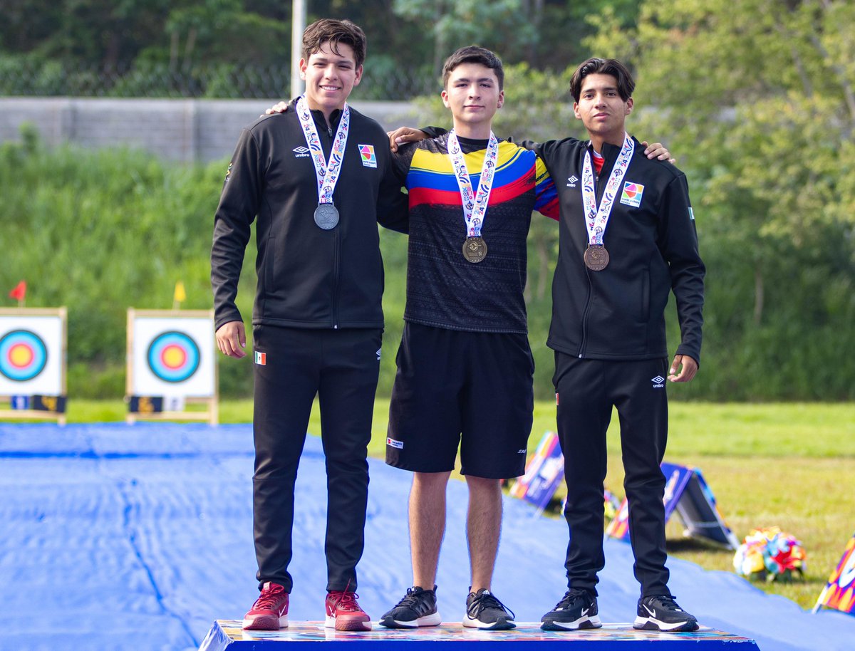 ArcherySV's tweet photo. ¡Los últimos medallistas!🥹

Esta tarde entregamos las últimas medallas del Campeonato Panamericano de la Juventud y Masters 2024 🏹.
 
¡Felicidades a todos! 👏🏻

#TiroConArco #PanamericanoJuniorYMasters #Archery https://t.co/WOuHWTijiX