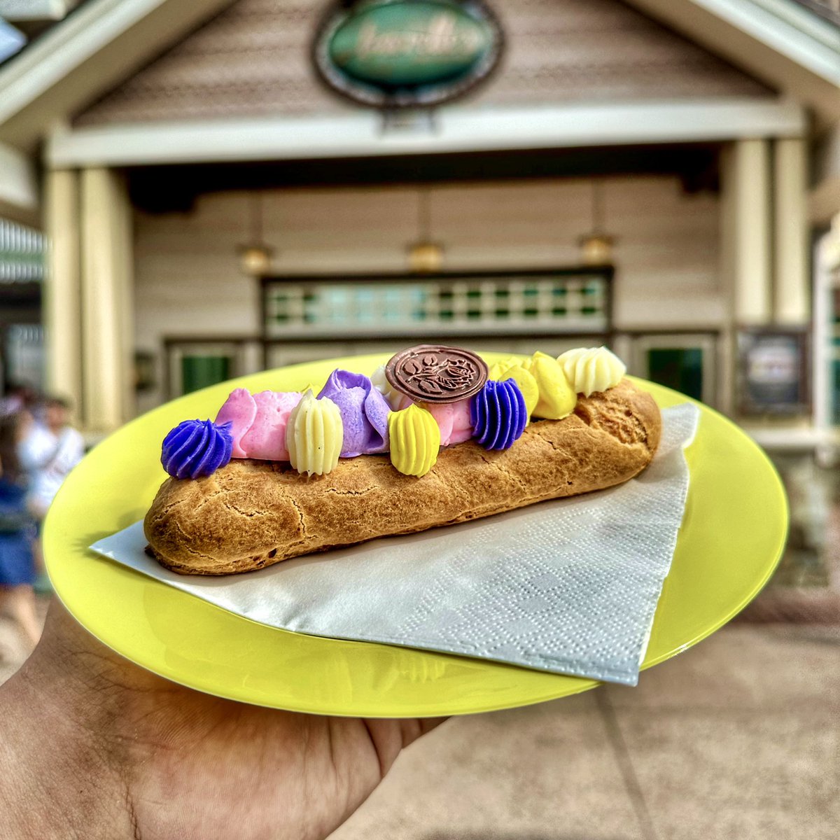 Love is in the air, with the Mother’s Day Eclair. Only found at Amorette’s Patisserie at Disney Springs. ✨❤️✨
.
#DisneyFood #AmorettesPatisserie
#TuckDoesDisney #DisneySprings
#Eclair #Amorettes #MothersDay
#OrlandoFlorida #DisneyBlogger
#WaltDisneyWorld #Disney ✨