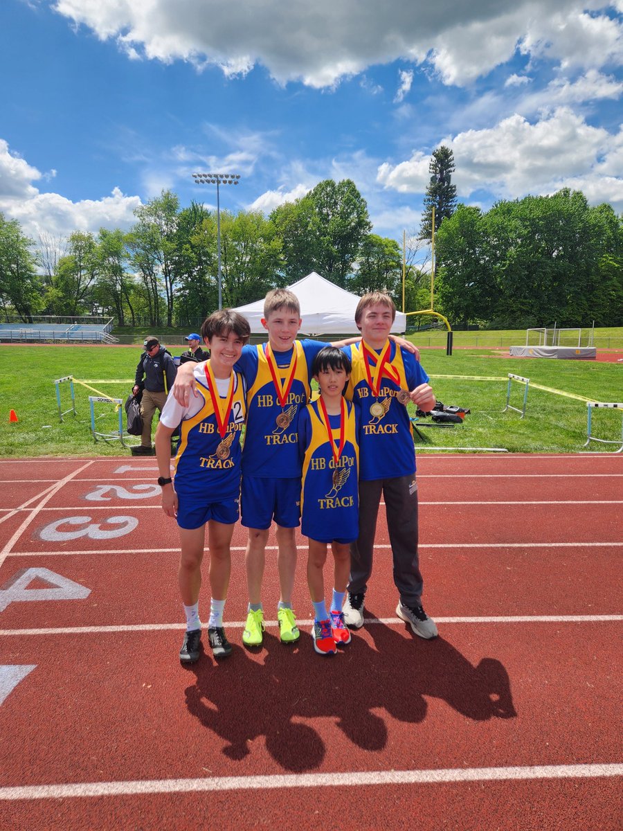 TristansMama10's tweet image. #RedClayChamps bronze medalists in the 4x400 relay with my buddy at anchor 🥉💙💛 #WarriorPride #SpringTrack