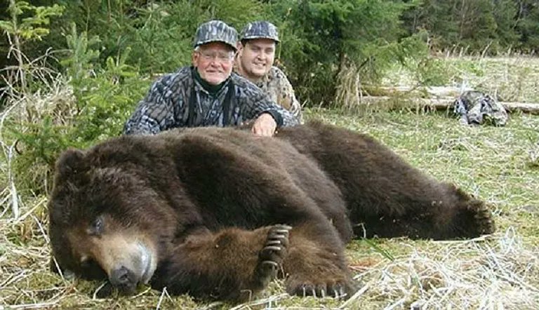 RobRobbEdwards's tweet image. Another pair of killers showing off their kill, heartbreaking how they see this is some achievement whilst I see it as humans devolving to a new low

See the website: crystalflowersss.wixsite.com/richshunting
