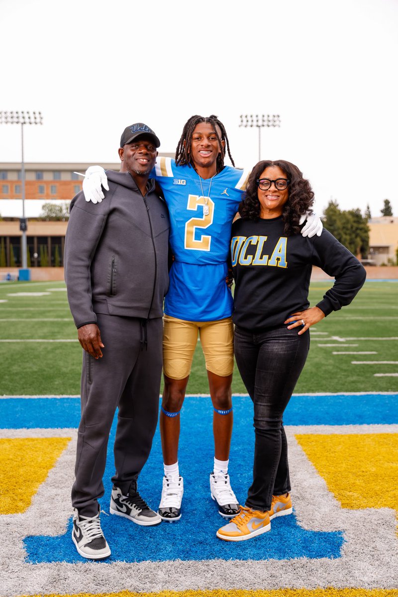 4s up!!! Had a great time on my OV! Go Bruins🐻 @UCLAFootball @KodiWhitfield @FlightSkillz @DeShaunFoster26 @FriscoMemo_FB @BrandonHuffman @247Sports @Rivals @MarshallRivals