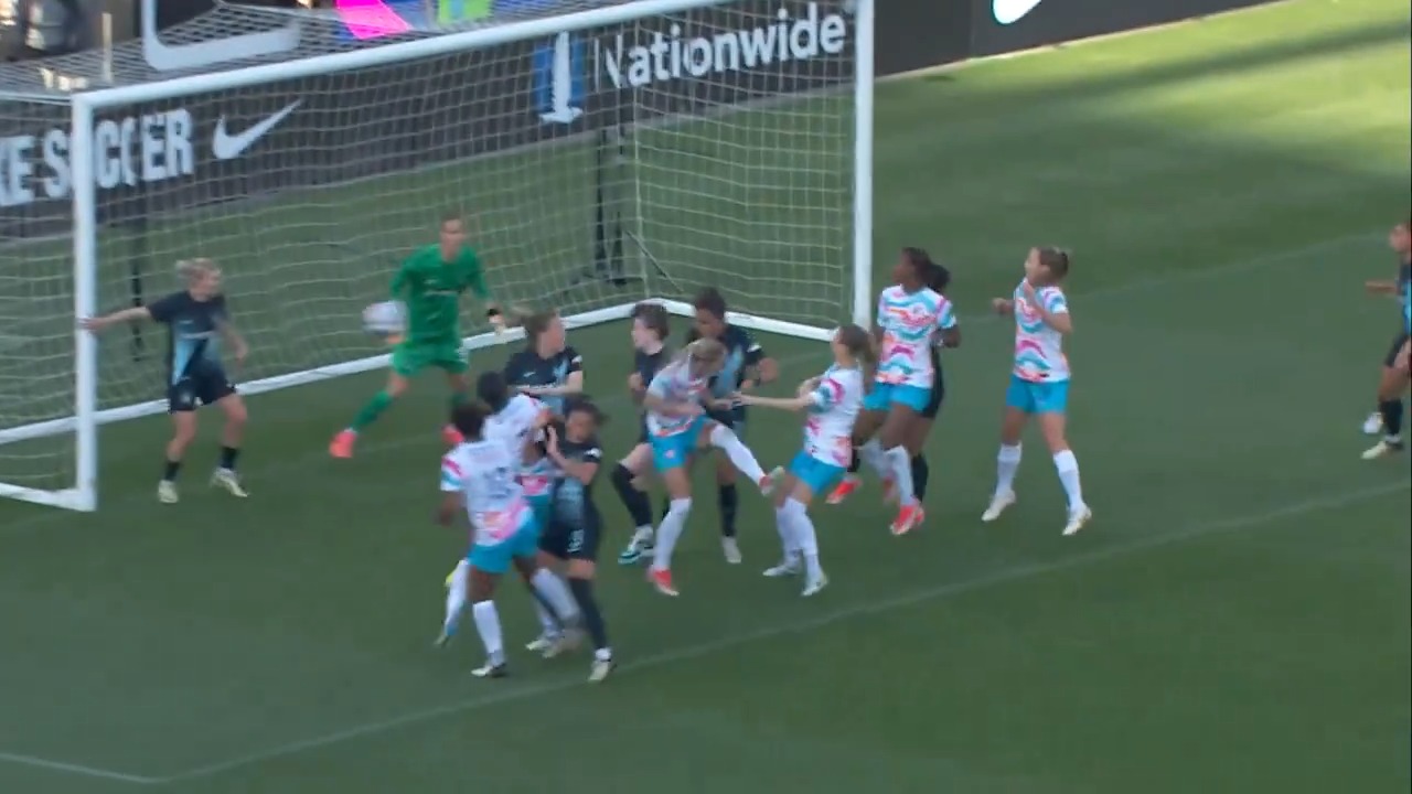 Savannah McCaskill with the corner, Hanna Lundkvist with her first NWSL goal and we're all tied up!What a game! Catch the finish on @IONNWSL!