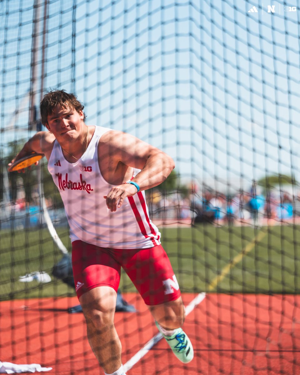 New PB and 8 points!

Cade Moran places 2nd in the discus with a new best of 59.96m (196-9)!