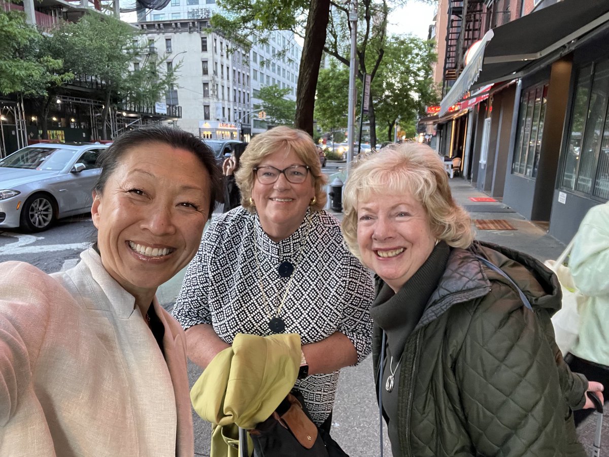 Meeting the amazing ⁦@chiboston⁩ for dinner. Great conversation and collaboration. Making a difference for all struggling readers #literacyforall ⁦@patroberts6⁩ ⁦@AIMtoLearn⁩