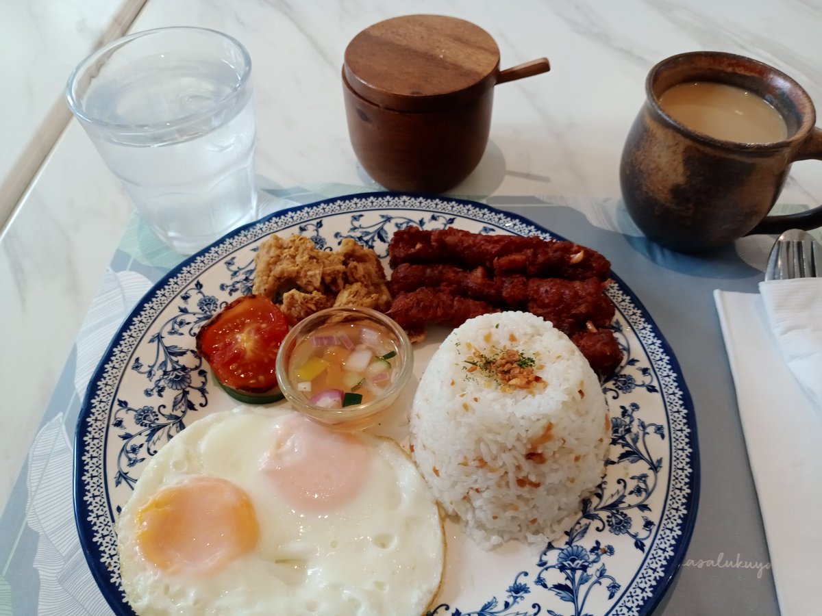 Breakfast!  Kain po! 
#lucbanlongganisa 🤤