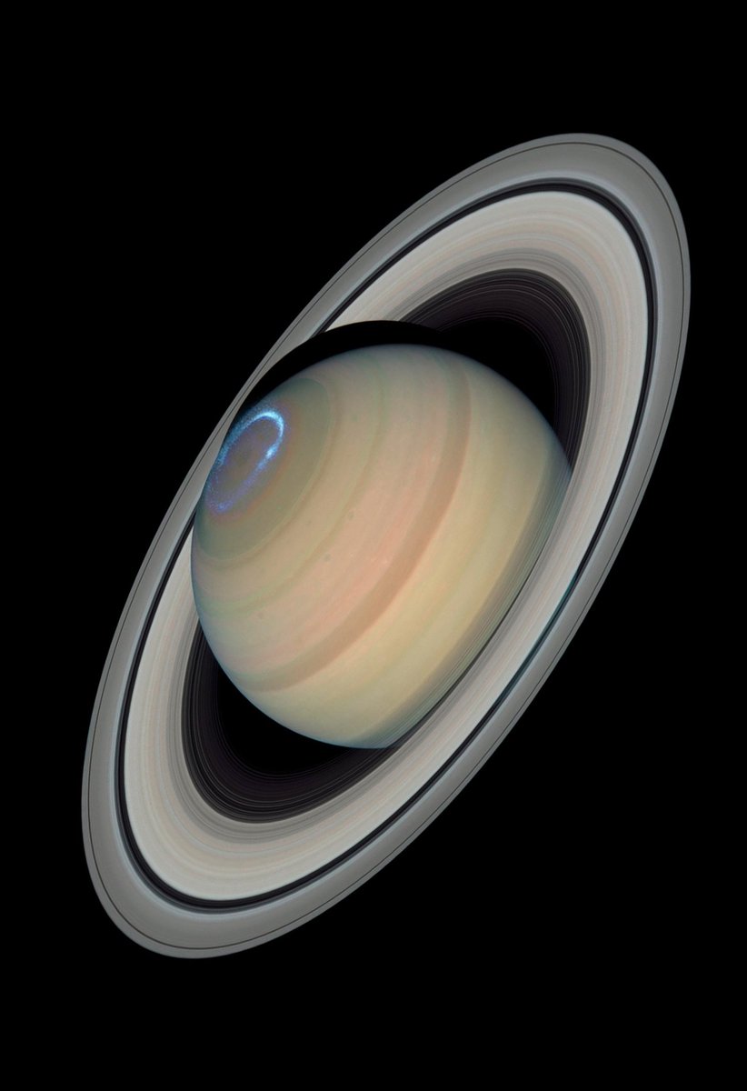 Auroras on Saturn captured by the Hubble  Space Telescope 🪐