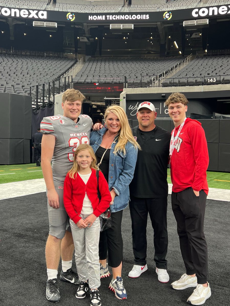 Happy Mother’s Day to my wife ⁦⁦@OdomTia⁩ - Thanks for being an amazing mom to our kids! We sure appreciate all that you do!!
