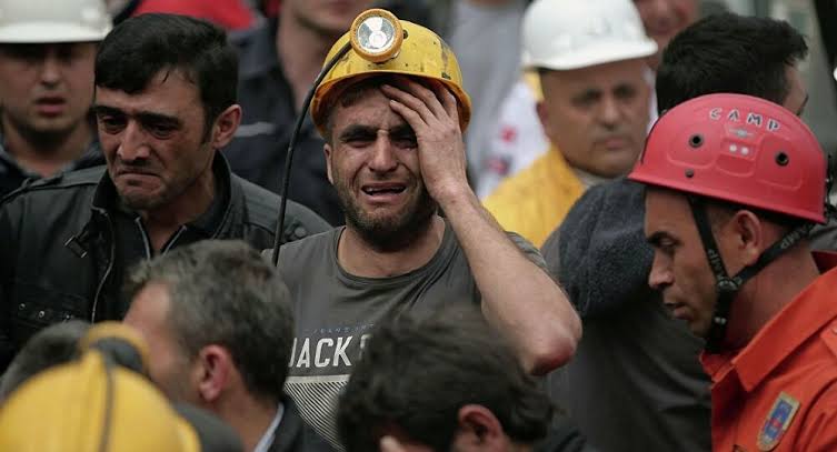13 Mayıs 2014- Soma Katliamı.

Madencileri katledenleri de madencilere tekme atanı da unutmayacağız!