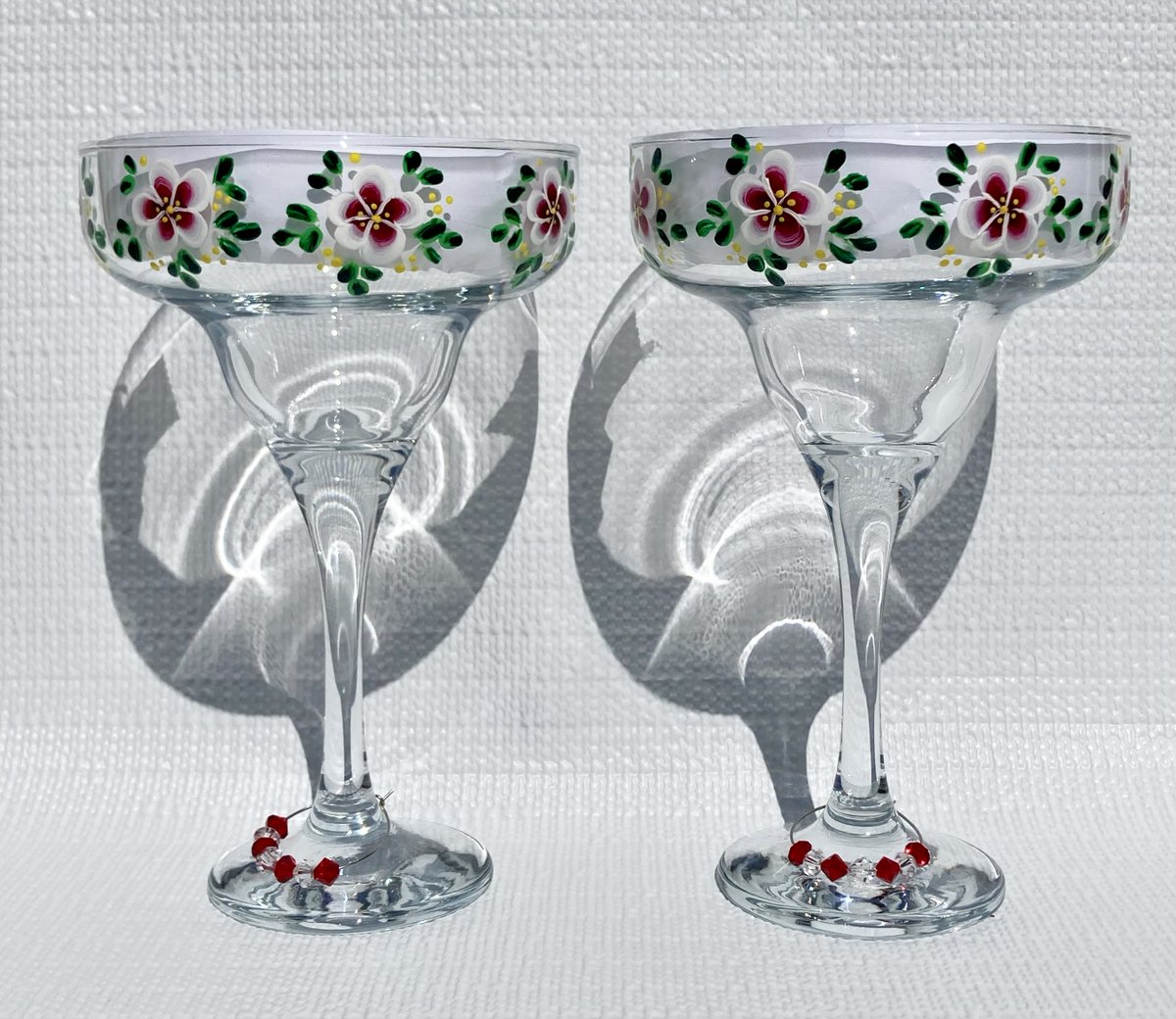 Cool Summer glasses etsy.com/listing/143304… #summerglasses #handpainted #birthdaygift #SMILEtt23 #craftBizParty #etsy #etsylove