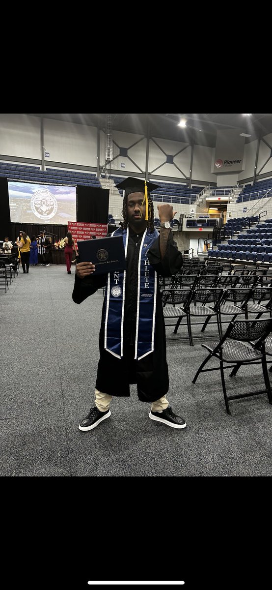 MitchellJameon's tweet image. Graduated✅ #AGTG