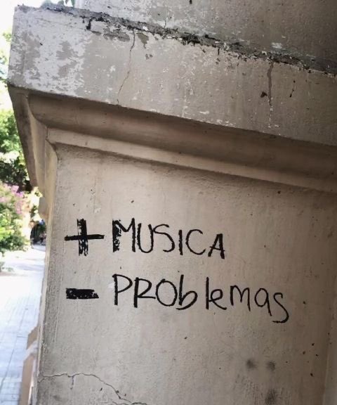 + musica, - problemas