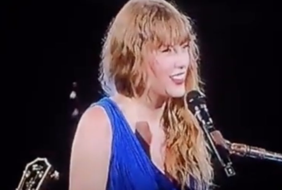taylor after singing “and for the first time, what’s past is past” 😭
