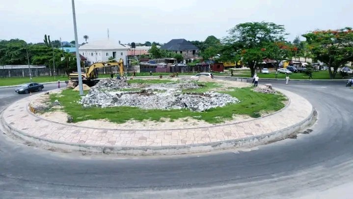 The current state of CALABAR ZONE6 roundabout.