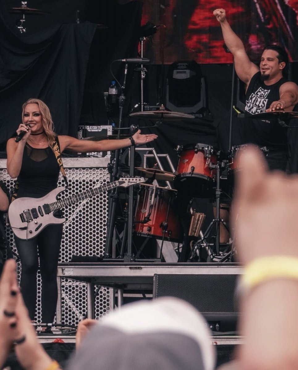 Nita Strauss Brasil tweet media