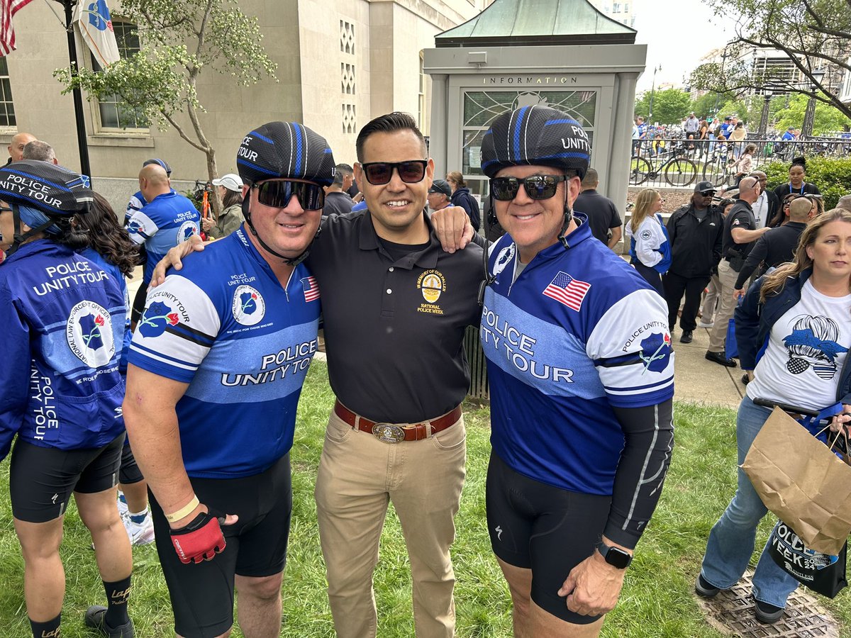 Hollywood Field Training Officer’s showed up to the National Law Enforcement Officers Memorial to cheer on Hollywood SLO’s Oliver and Jordan who completed a 250 mile bicycle ride from Somerset, NJ to Washington DC! #HollywoodStrong