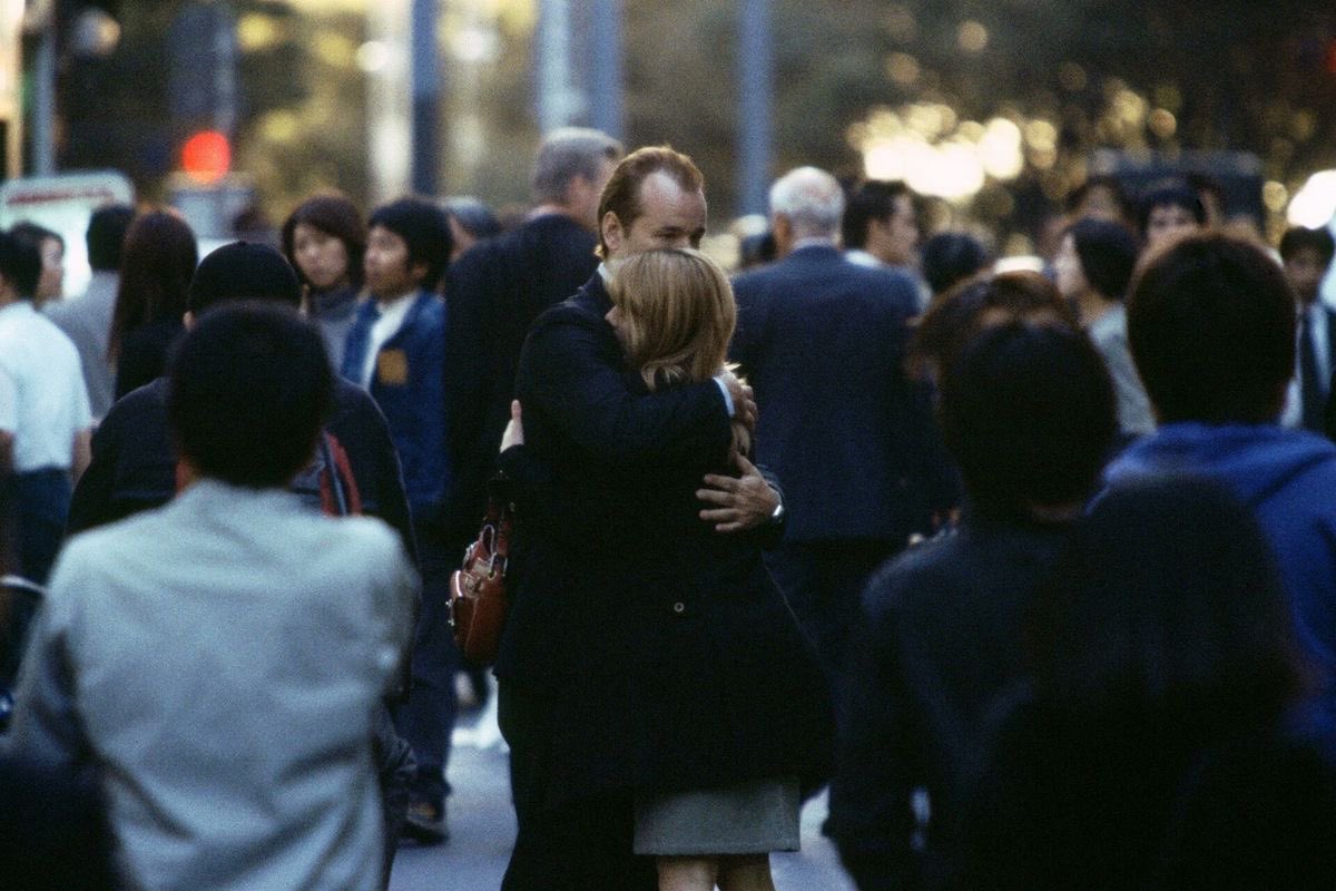 кстати, если вы не смотрели «Lost in translation”, вы многое упускаете.
Один из моих любимейших фильмов, режиссер София Коппола. 
Она сняла этот фильм после расставания со Спайком Джонсом. Этим фильмом она хотела показать, как она одиноко чувствовала себя в их отношениях.