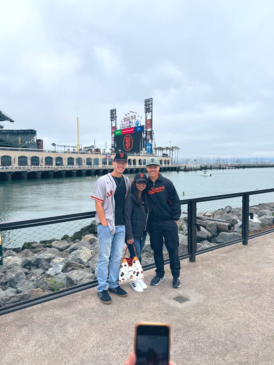 Mother’s Day at the yard with my faves🧡⚾️🖤 #HappyMothersDay #GoGiants #SFGiants