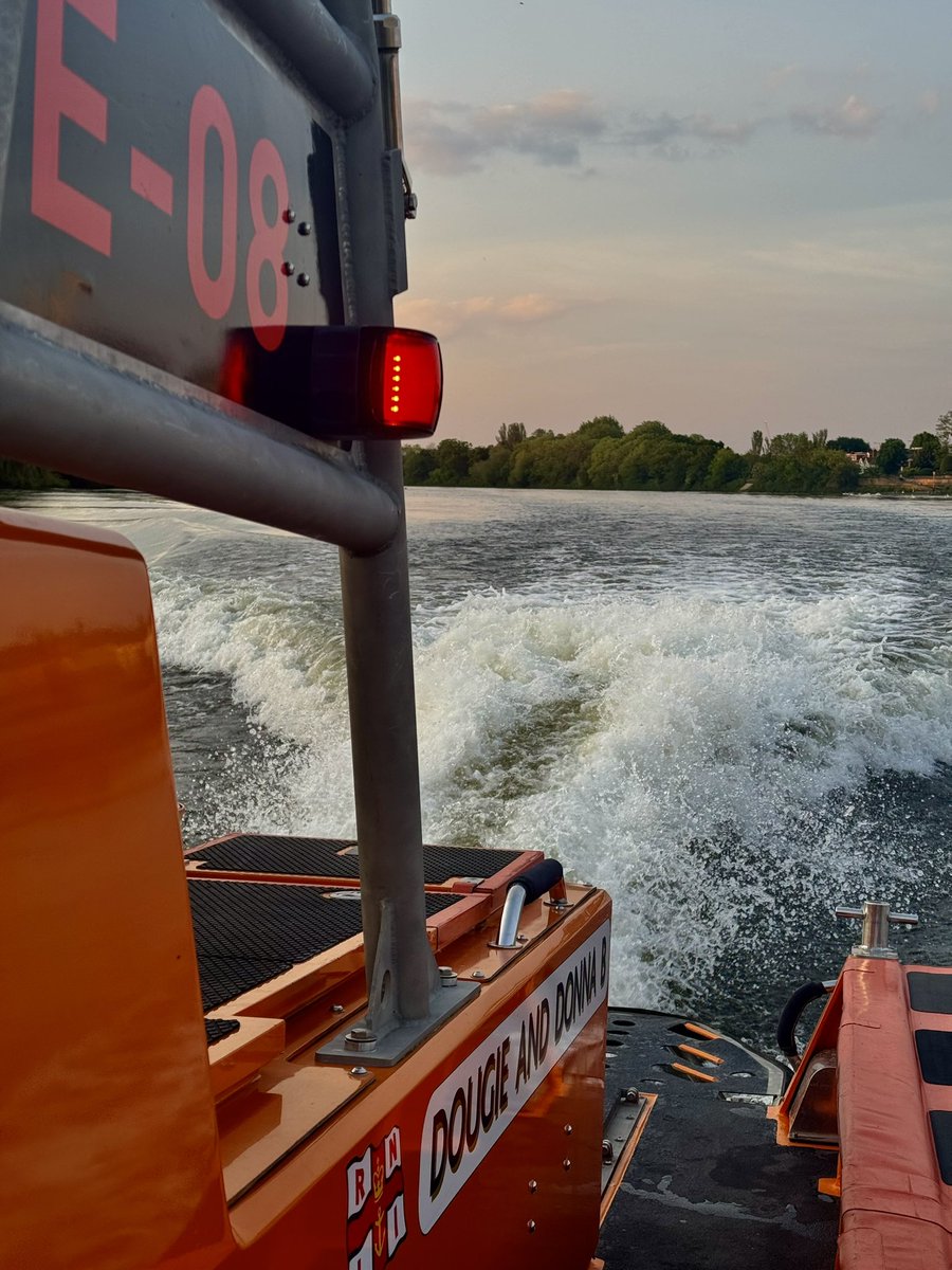 Last night shift to go for this set. Been incredibly busy for both day and night shifts. #London #RiverThames #RNLI #Chiswick