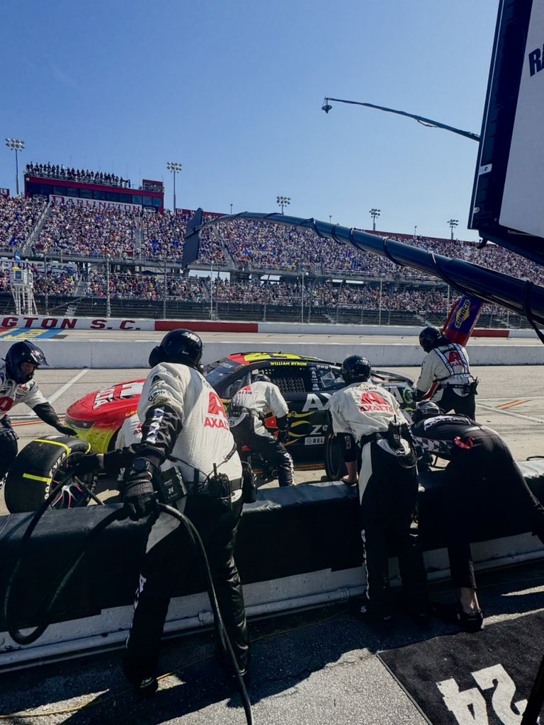 Pit Crew comin’ in hot #Goodyear400