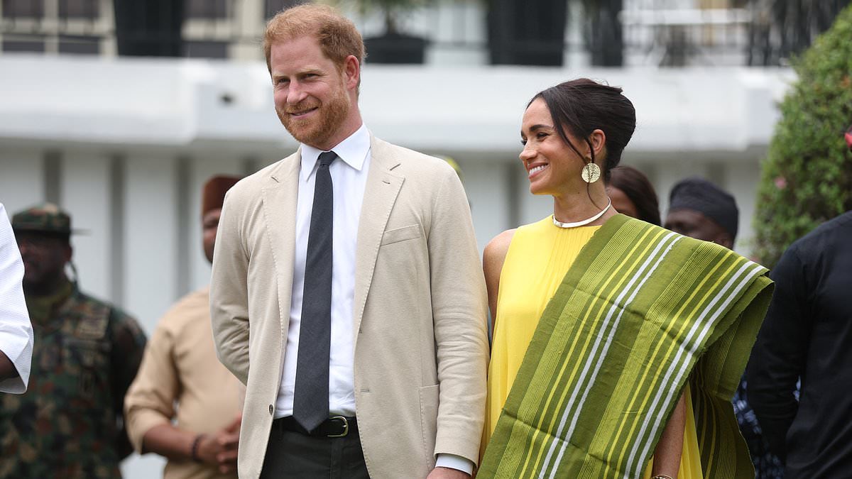 In an unfortunate wardrobe malfunction, the Duchess arrived dressed as a deckchair.