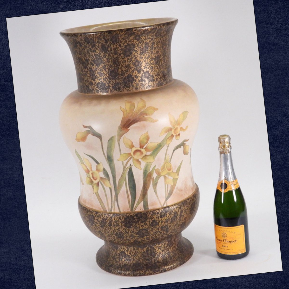 Thanks for the review, Kyle 😊 'We recently won a large 3' ceramic vase & despite the heaviness & bulky size, the shipping team expertly packed it with the utmost care. It arrived safely & expediently. Big kudos & high recommendations to this most professional auction house!'