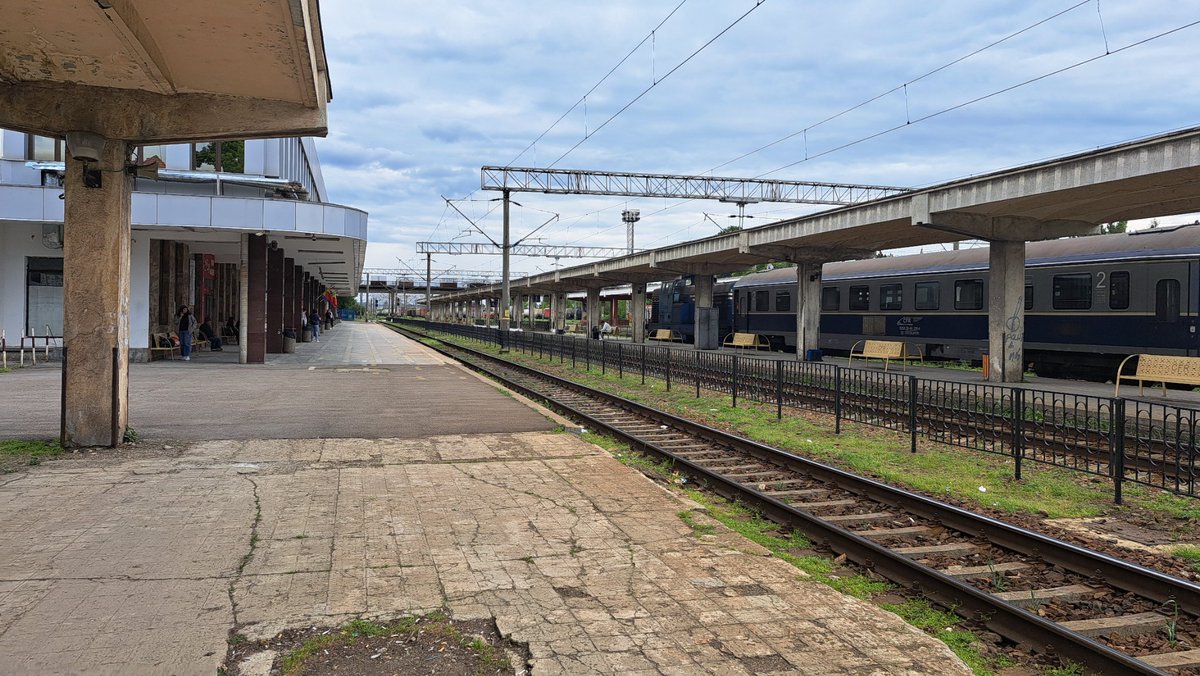sylvanno1's tweet photo. somewhere a train station in the east! https://t.co/m9pEB0H5DJ