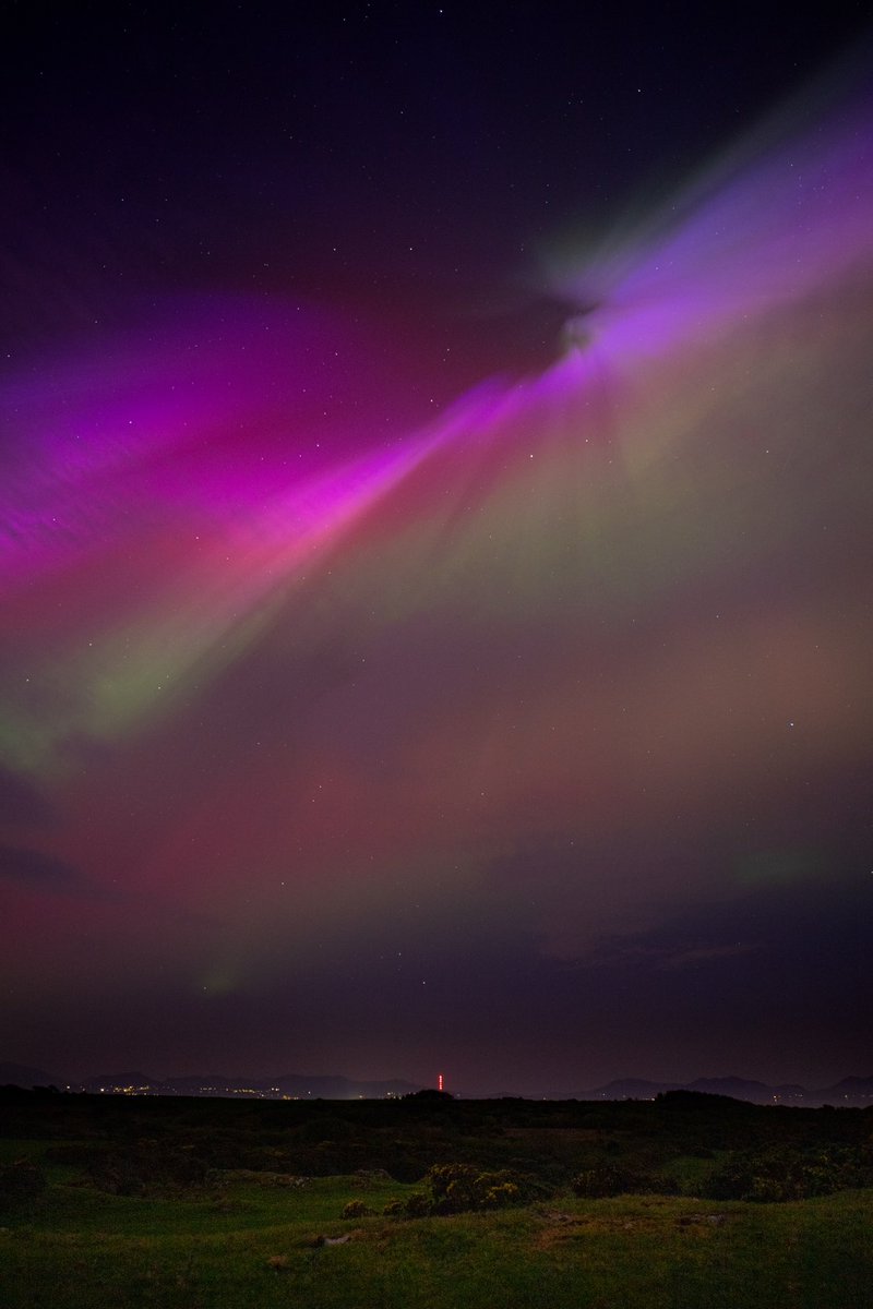 Aurora Corona 👑 A Coron fit to sit over the Eryri National Park’s Dark Sky Reserve ✨

I realised that this Aurora was probably the first time most in the U.K realised first hand just how bad light pollution has got, that’s why it’s so important that we protect darkness in Eryri