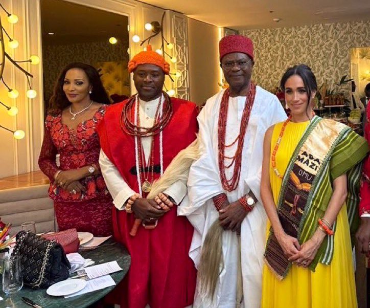 From left to right:

1. Ambassador Bianca Onoh Ojukwu

2. His Majesty, the Olu of Warri 

3. His Majesty, the Obi of Onitsha

4. Her Royal Highness, Meghan Markle, The Duchess of Sussex

#HarryAndMeghanInNigeria 
#DukeofSussex
#HarryandMeghan 
#DuchessMeghan 
#DuchessOfSussex