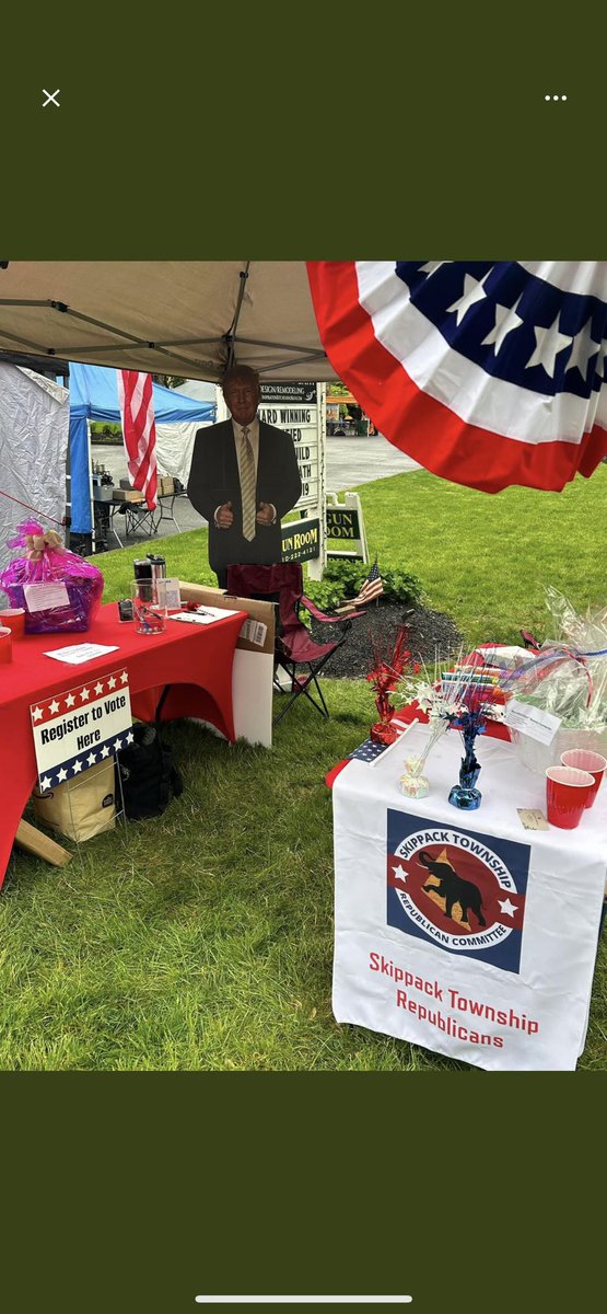 The Republican table in Skippack, Montgomery County PA looks great!! #RegisterRepublican