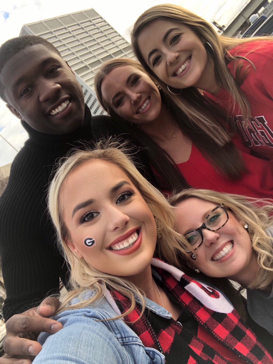 I’ve met quite a few but he’s the only one I’ve ever gotten a picture with. I spotted him across the parking lot at a tailgate and gasped so loud and said “OMG ITS ROQUAN” and he smirked and gave us this little wave. He was the absolute best.