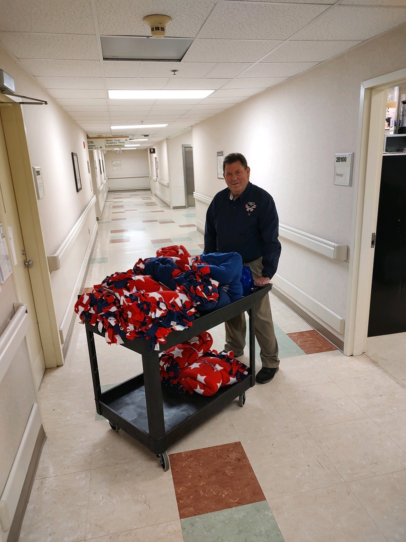 🌟 Our Soldiers' Angels volunteers in Augusta are bringing warmth and care to Veteran patients at the Augusta VA Medical Center! 🌟 Recently, they visited Veterans, handing out blankets and hygiene kits. 💙🇺🇸 #SoldiersAngels #SupportOurVeterans #AugustaHeroes