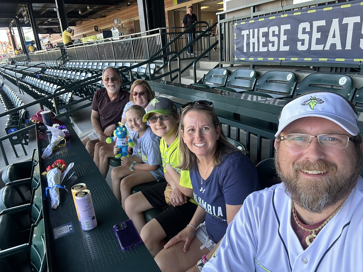 What better way to celebrate Mothers Day than watching the @ColaFireflies with the whole family even the grandparents all the way from Florida!   #letsglow #dennis4r2 #votedennis #DennisRichlandTwoSchoolBoard