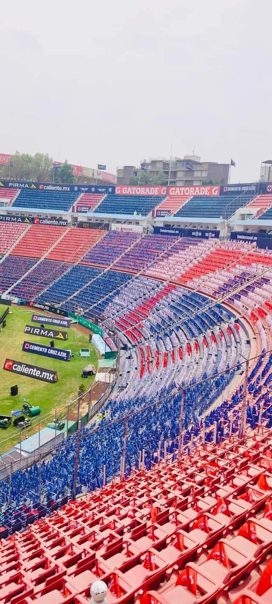 HecManOficial's tweet photo. Mosaico a la vista en el magestuoso 🏟️ Azul @estadiocdd  de la 🚂 de @CruzAzul https://t.co/ev5tyZegRO