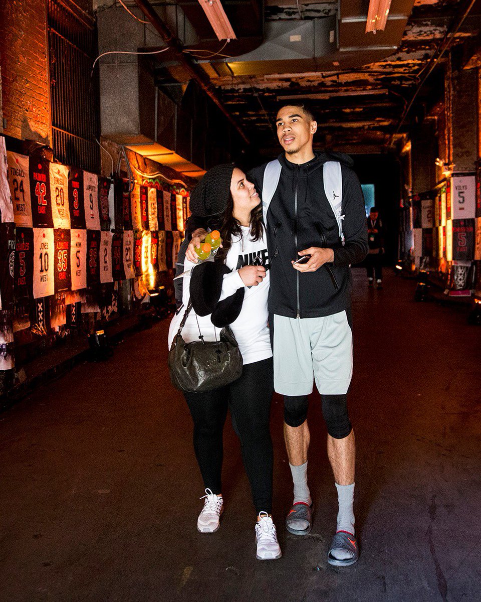 PlayersTribune's tweet image. Jayson Tatum in 2016: “Way before high school, I’d already been to college. My mom had me when she was 19 years old. She was just a college freshman. But she was determined not to become another statistic, not to end up on welfare, not to drop out of school.⁠
⁠
So she brought